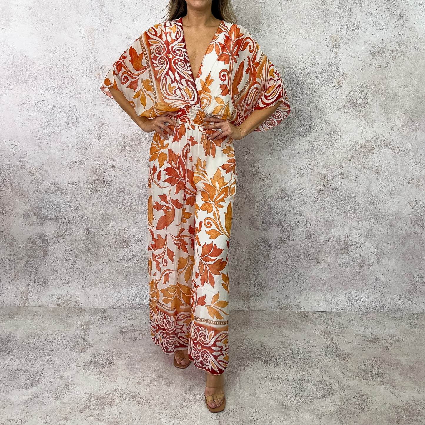 Jumpsuit seda hojas blanco/naranja.