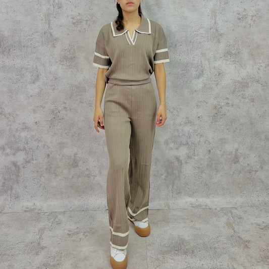Set de punto blusa cuello polo taupe,