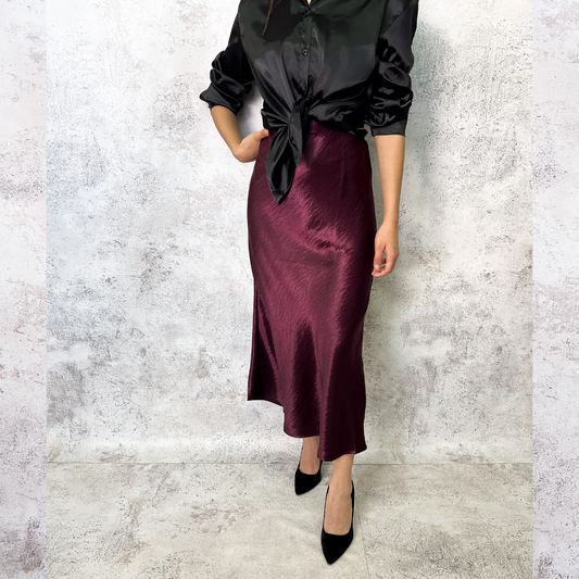 Falda midi satín Burgundy.