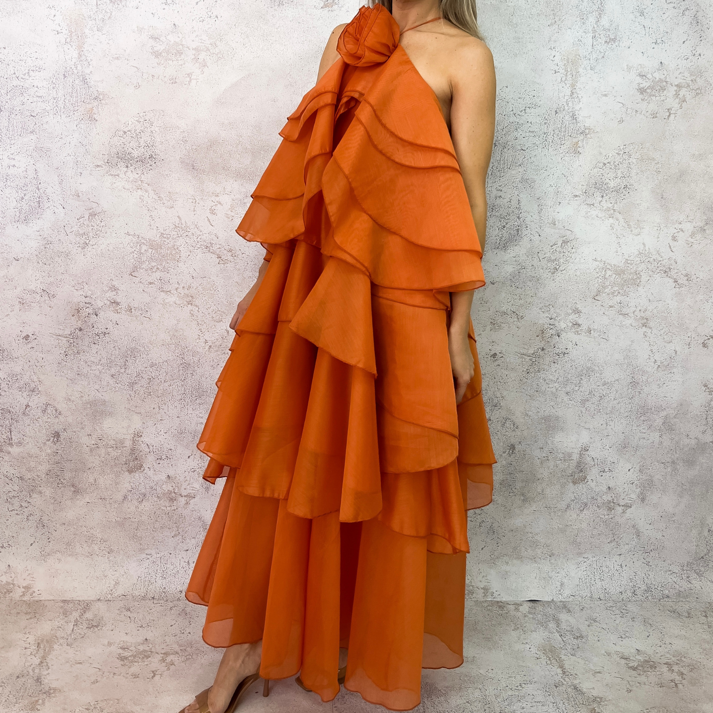 Vestido halter olanes naranja.