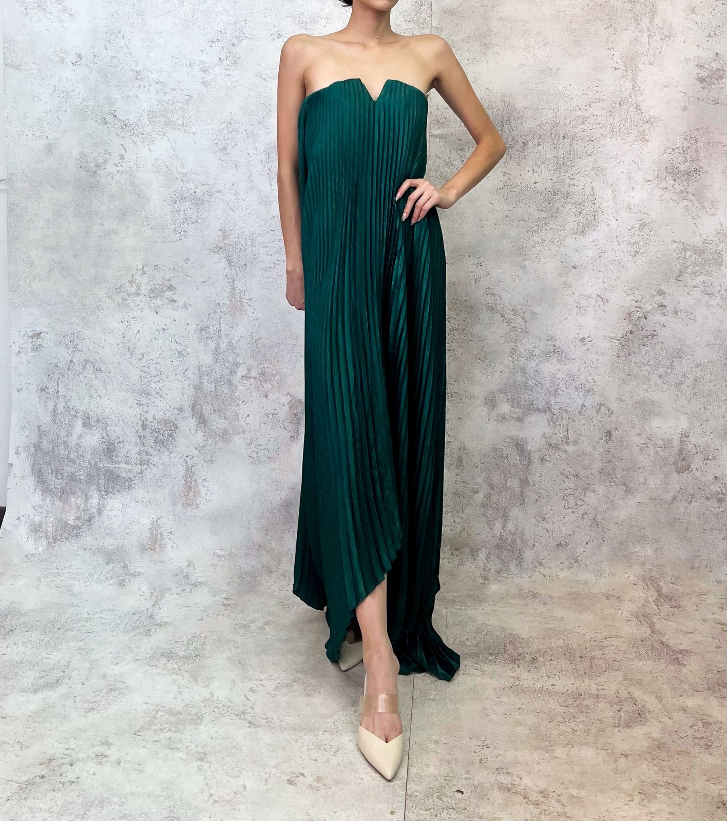 Maxi vestido strapless tableado verde