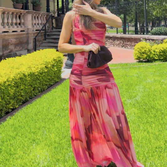 Vestido mesh drapeado coral.