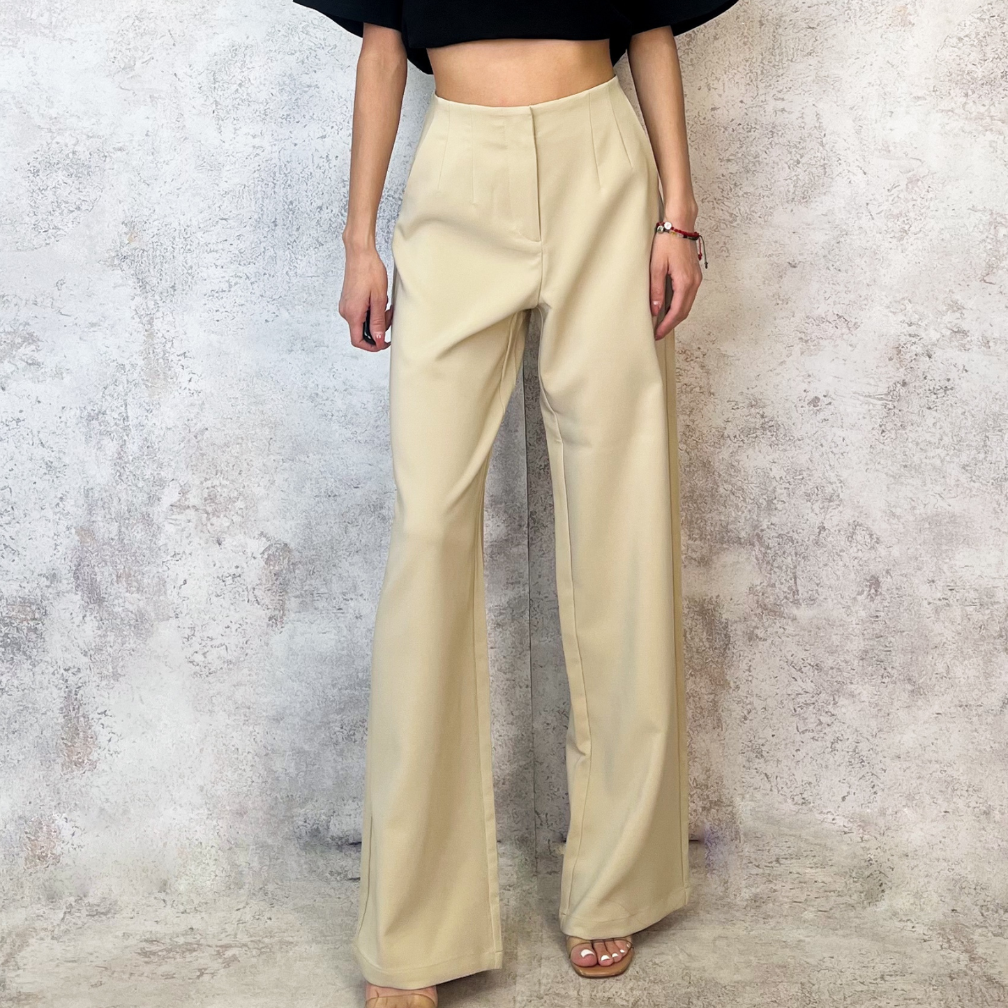 Pantalón recto en color beige