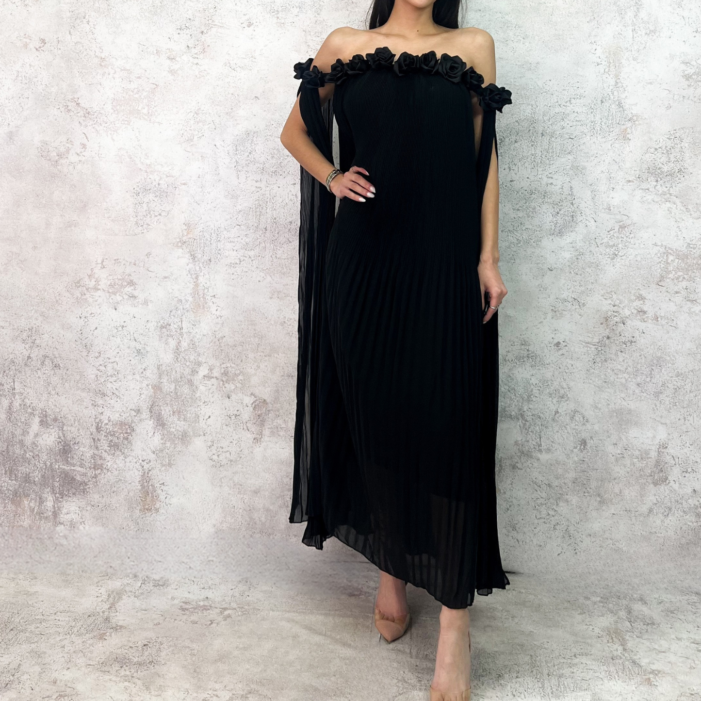 Vestido midi negro tableado