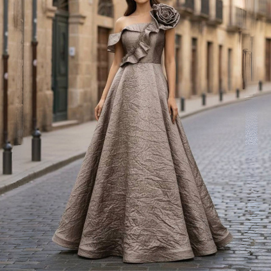 Vestido largo corte princesa plata