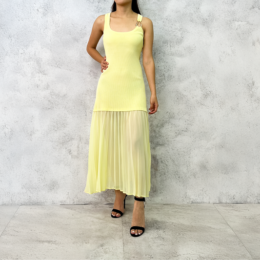 Vestido midi falda gasa amarillo.