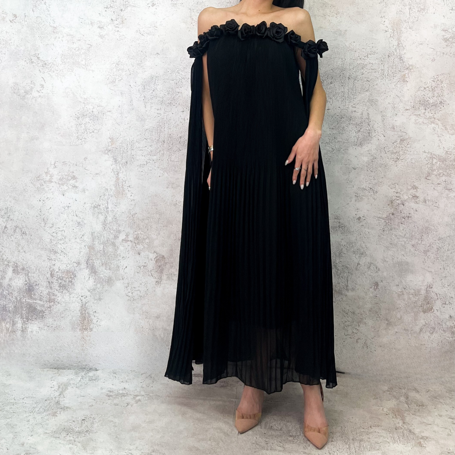Vestido midi negro tableado